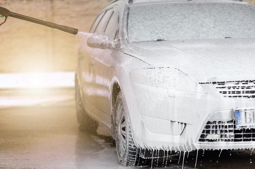 High pressure automobile cleaning with foam in car wash